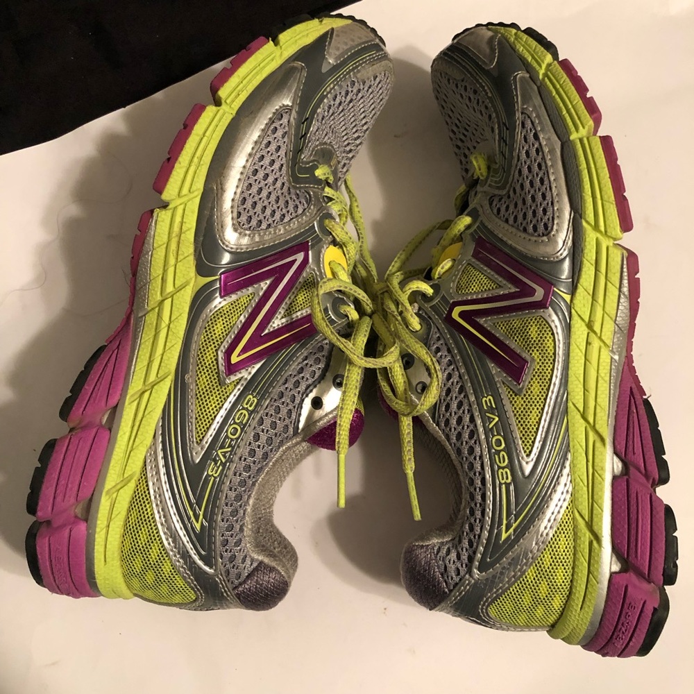 New Balance 860 V3 Running W860YG3 Shoes Sneakers - Picture 2 of 8
